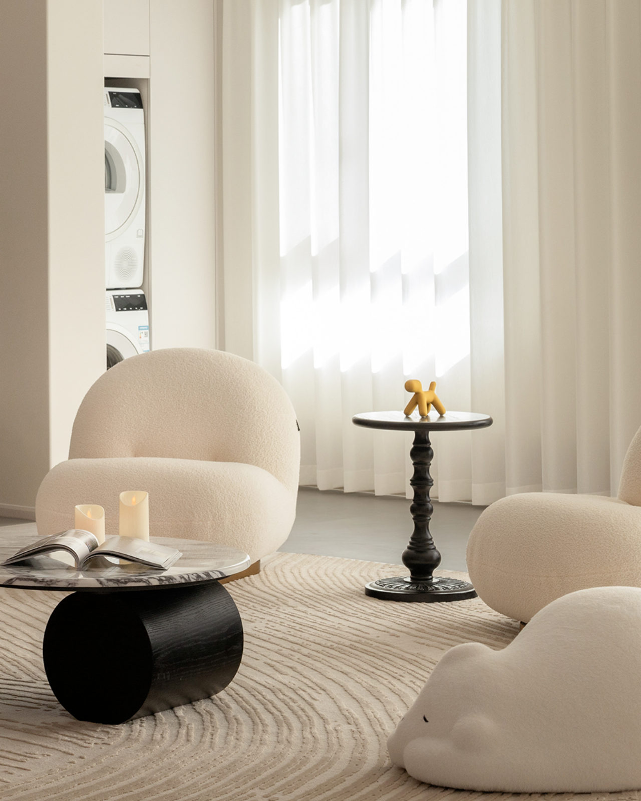 Fluid Curved Sofa: An Artistic Vessel for Deconstructing Spatial Narratives