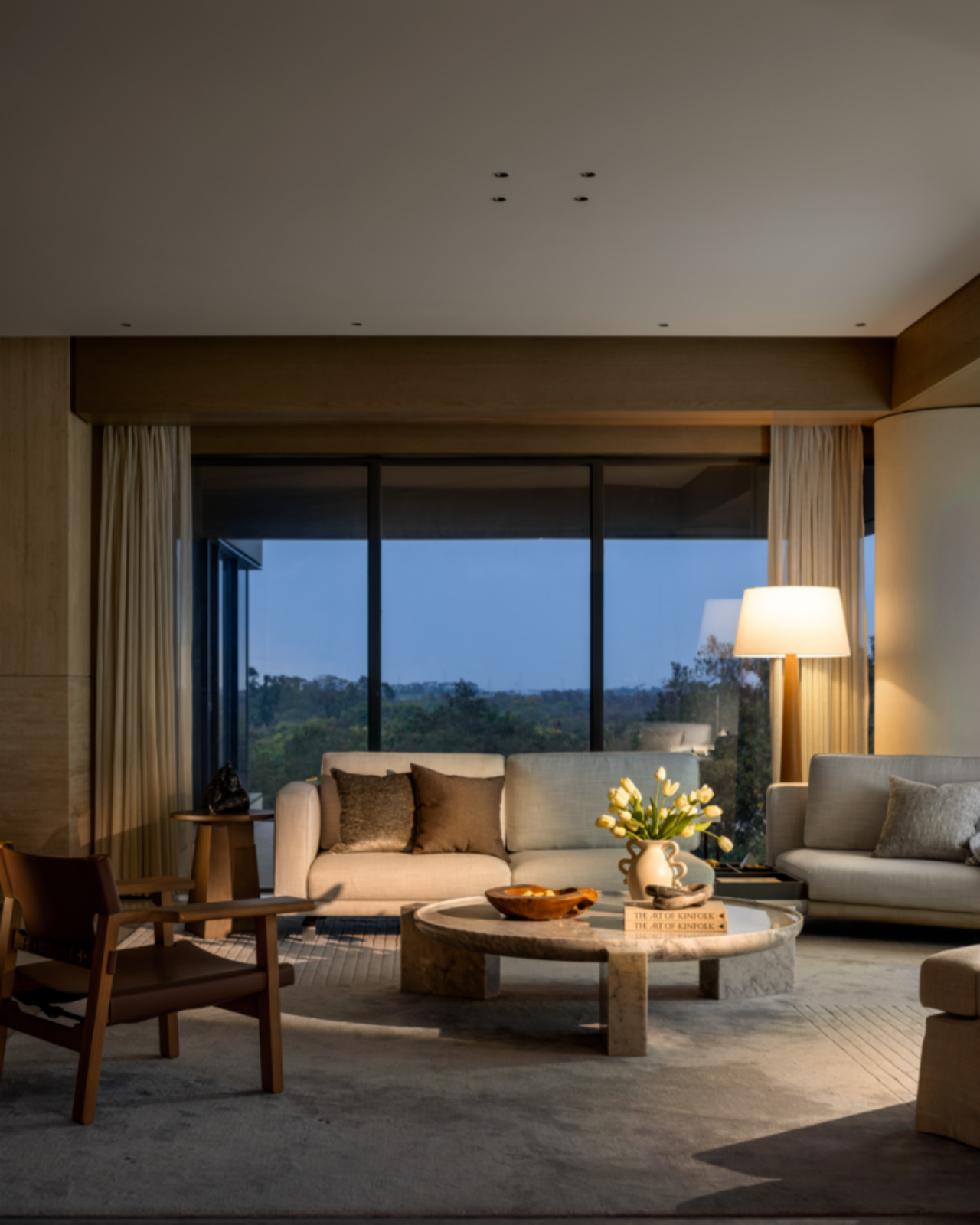 Wetland Veins and Hidden Luxury Textures | Decoding the Philosophy of the "Suspended Long Bed" in Yunjing’s Flat-Floor Mansion