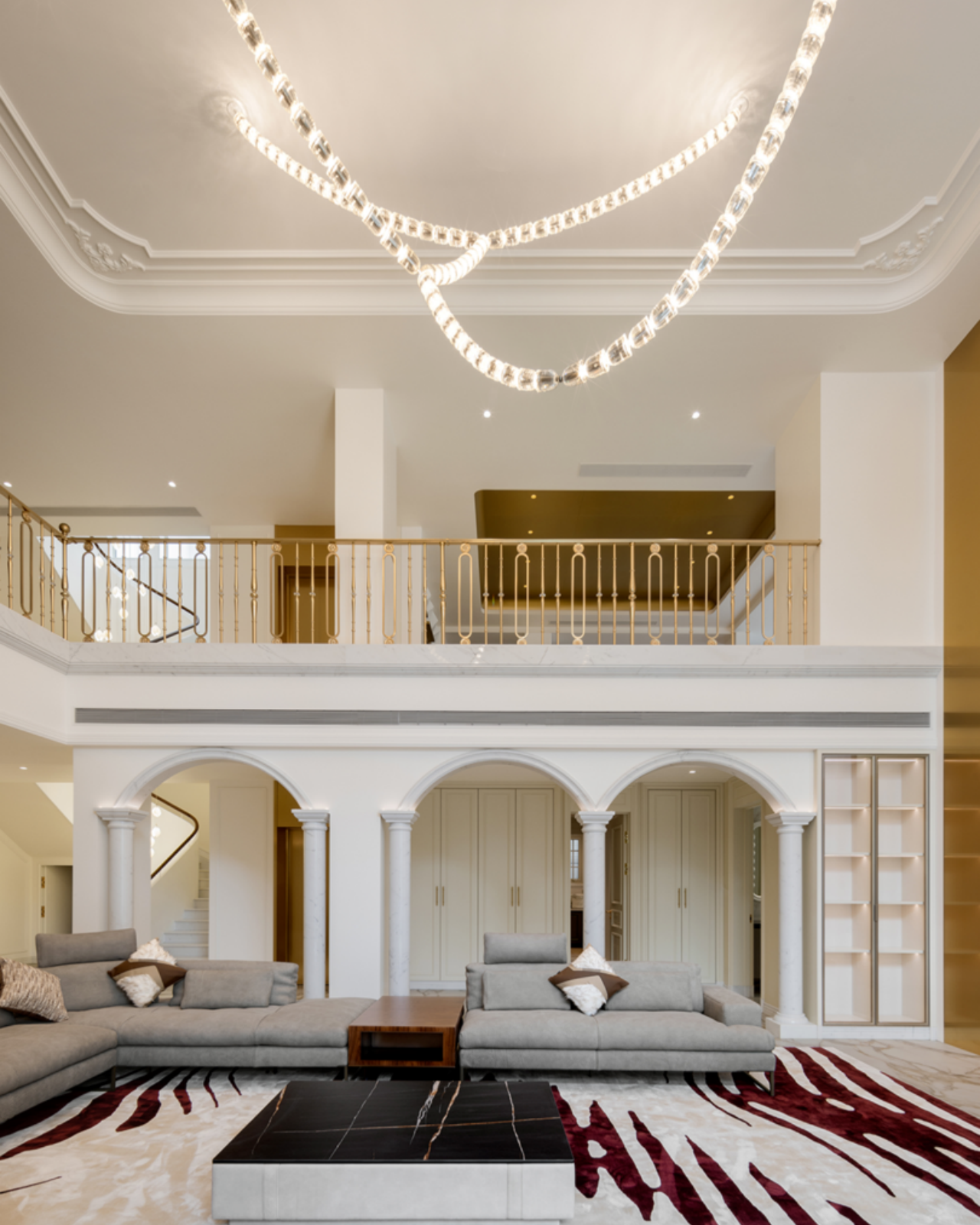 The Eternal Banquet of Suspension and Poetry — When Marble Tables Become the Soul of Spatial Narratives