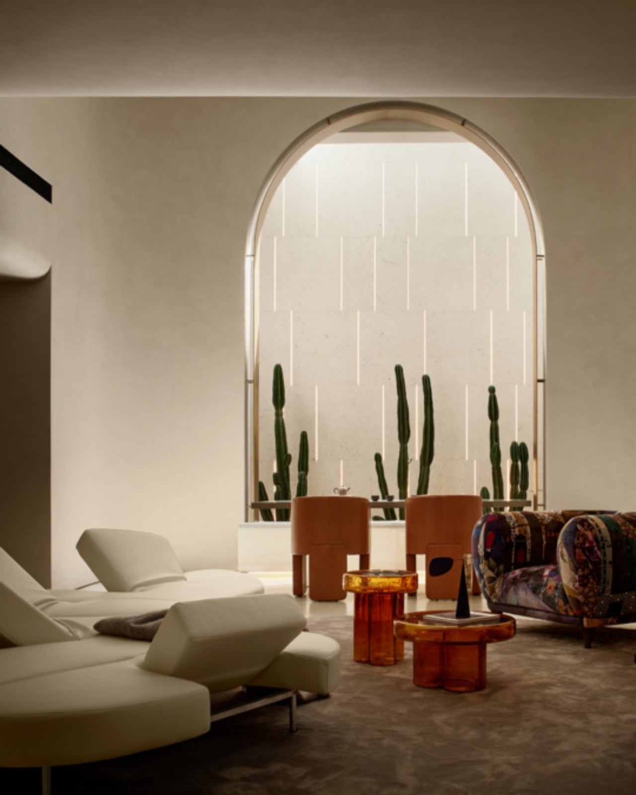 Symphony of Nature and Luxury: The Poetic Dwelling Centered on a Suspended Sofa