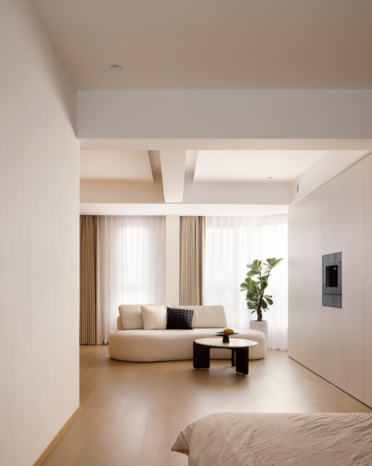 Life on the Island: Feeling the Cohesive Power of a Sofa Within Minimalism