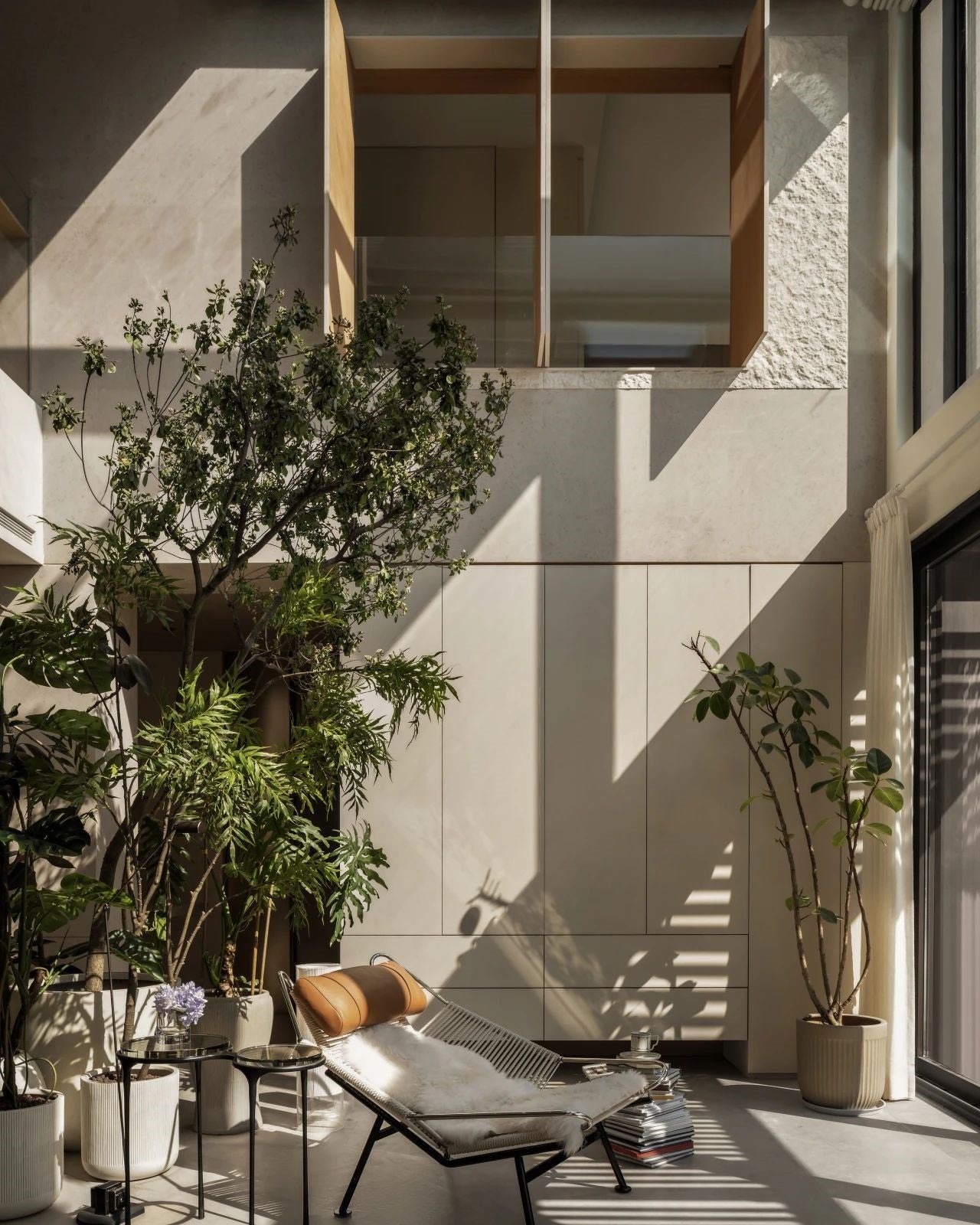 A Lakeside Poem of a Bed — Dwelling and Dreaming in Gentle Light and Stillness