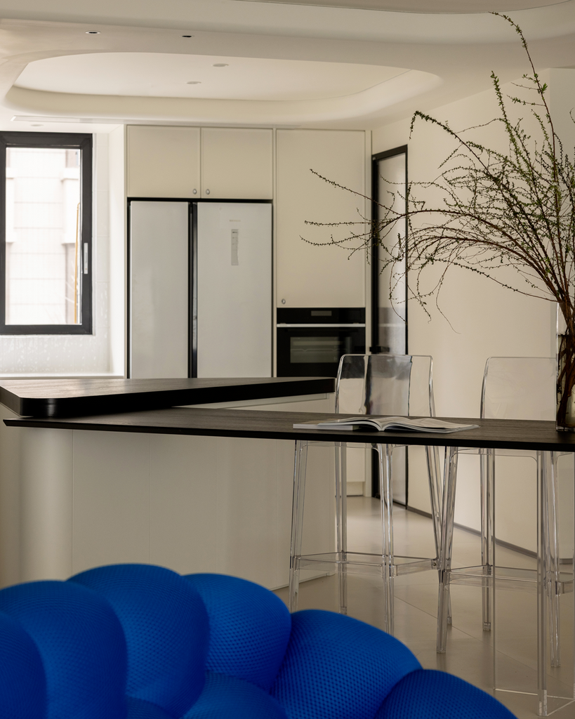 A Touch of Klein Blue: The Spatial Narrative of a Sofa