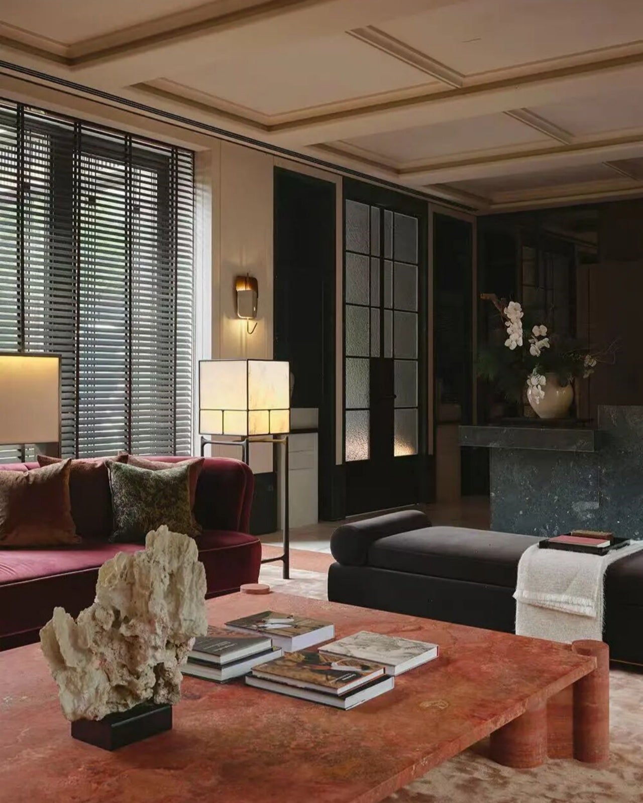 [Resonance of Color] A Contemporary Home Woven by the Sofa