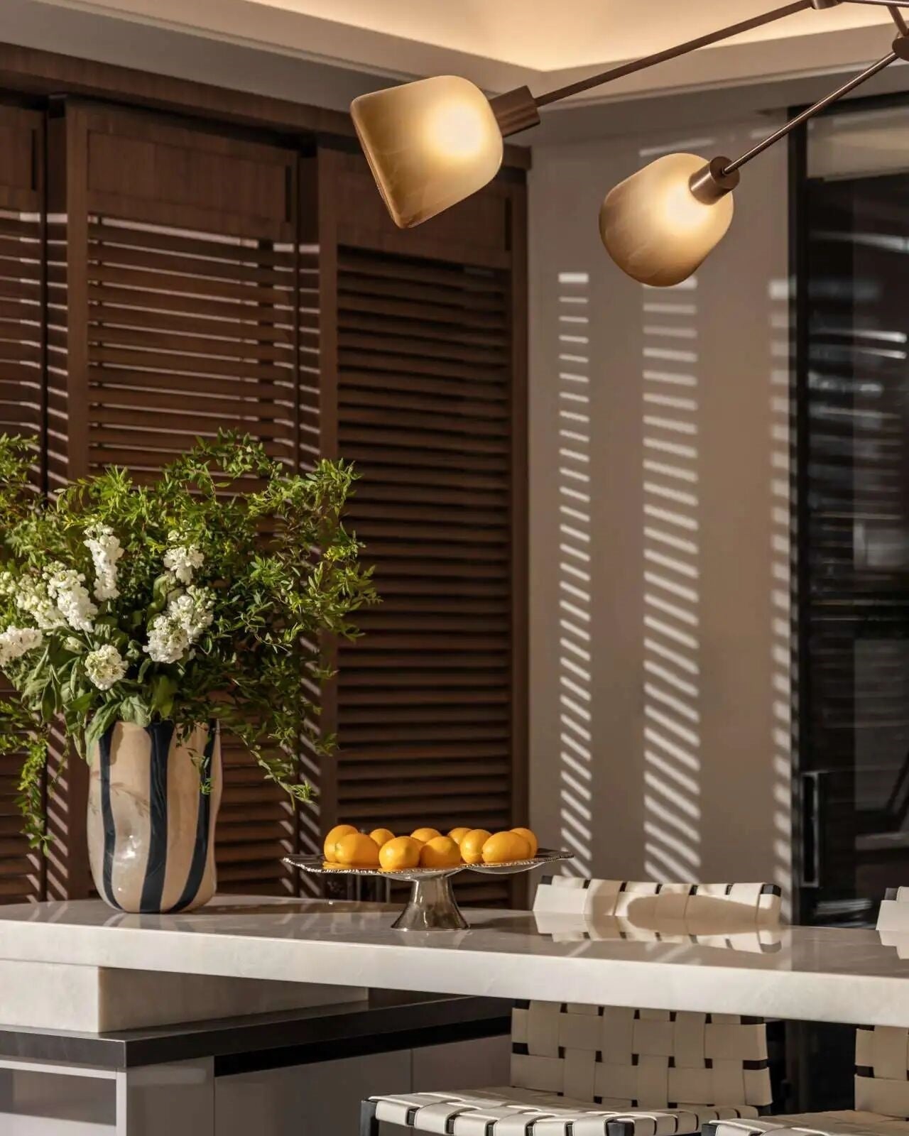 The Art of Living at the Dining Table: A Symphony of Color and Material