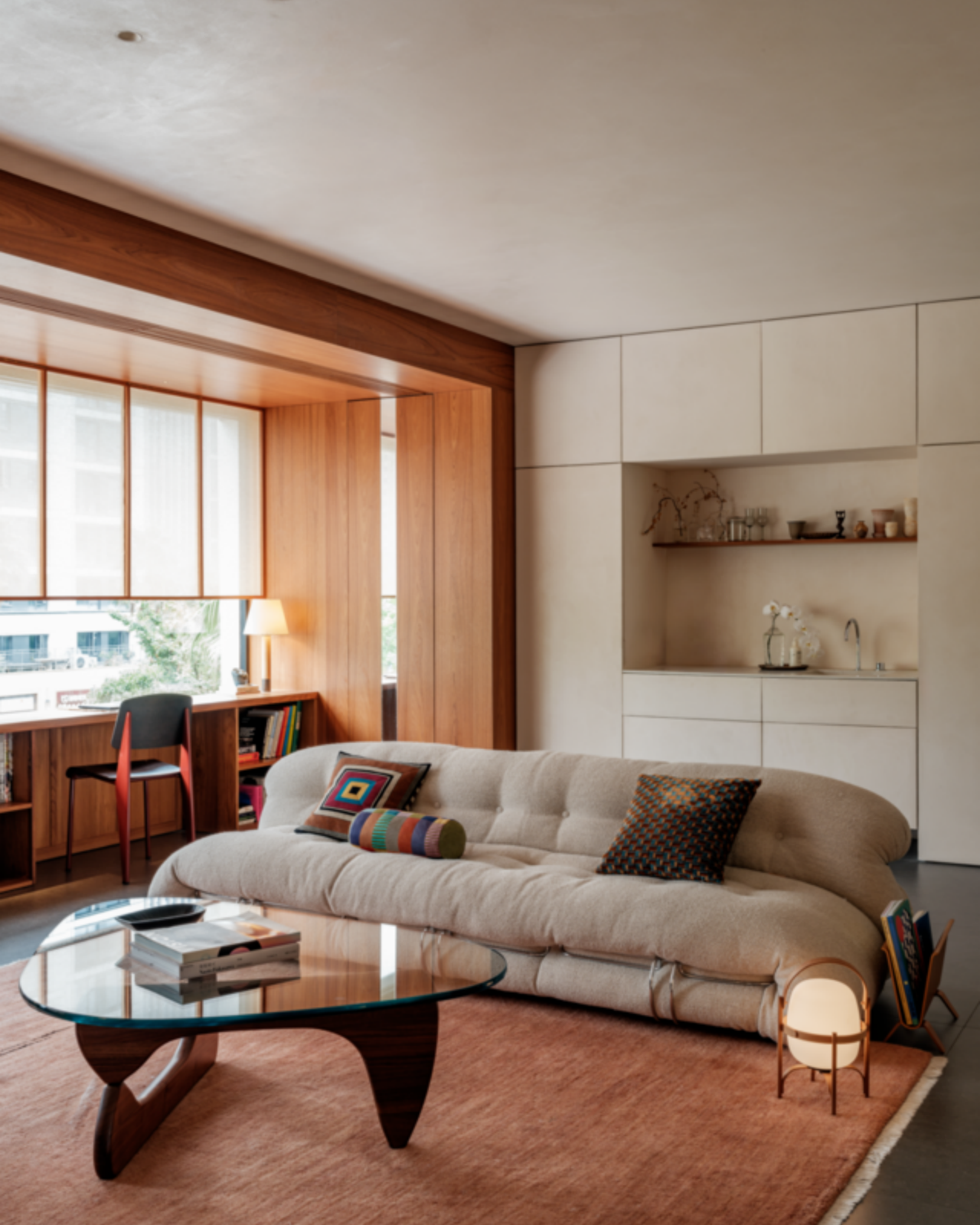 The Philosophy of Life Around the Dining Table: Finding Peace Between Nature and Modernity