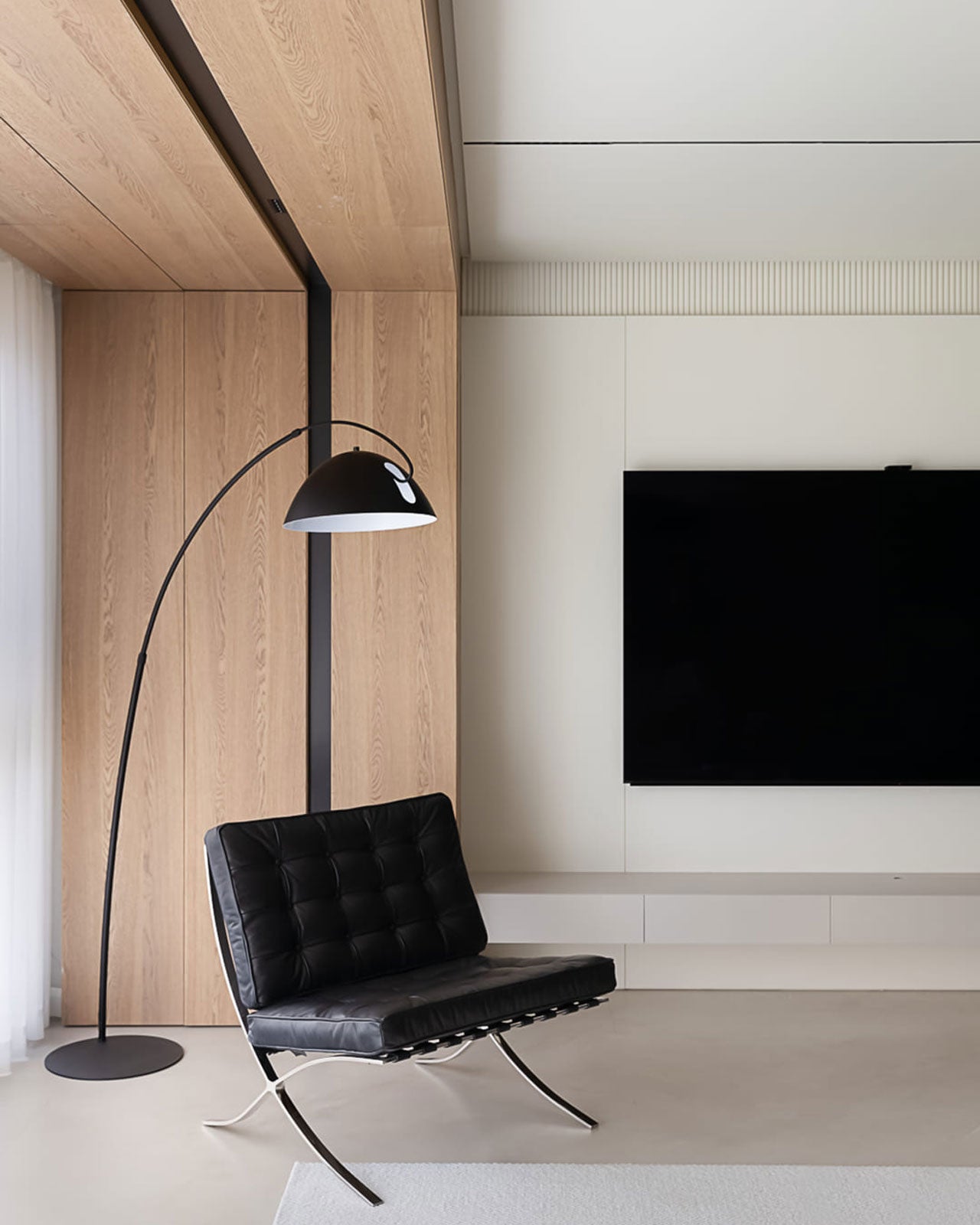 Warm Minimalist Home Design with Black Leather Metal Leisure Chair