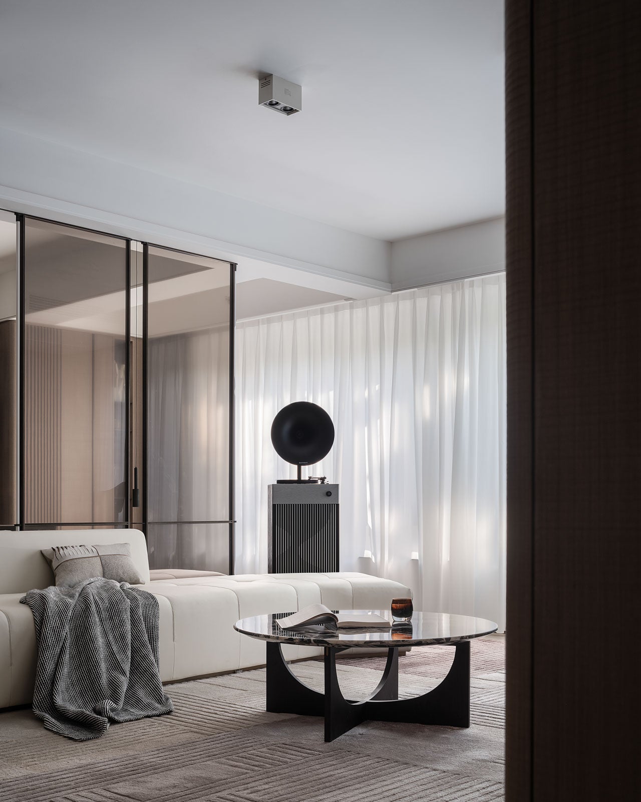 Cream Leather Sofa as the Centerpiece of Refined Home