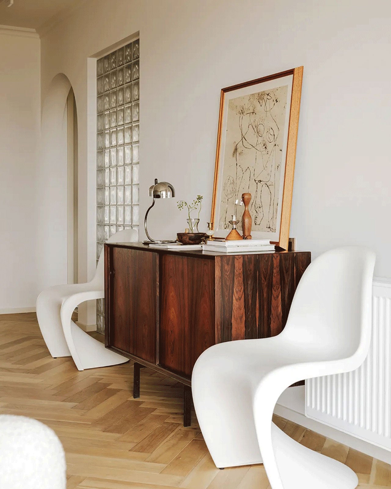 White Irregular Chair: A Statement Piece for Any Room