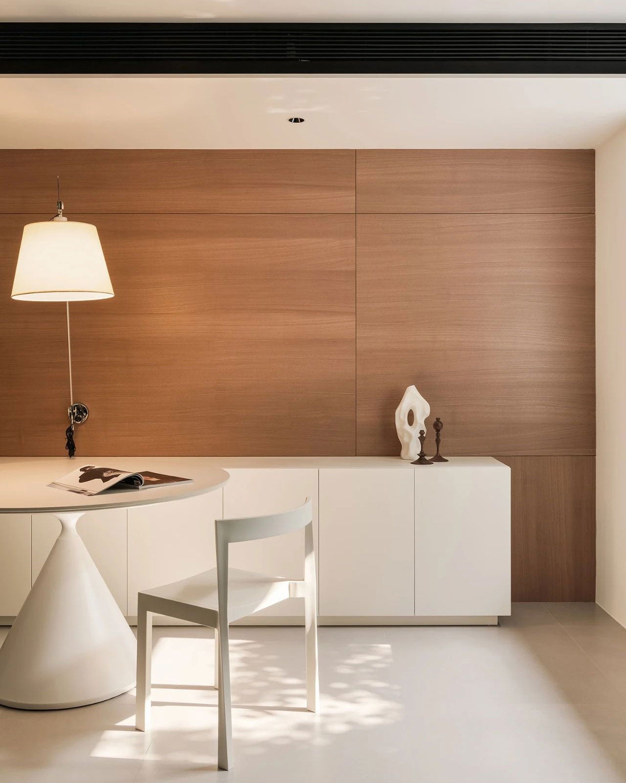 Effortless Minimalist Style: White Curved Dining Chairs