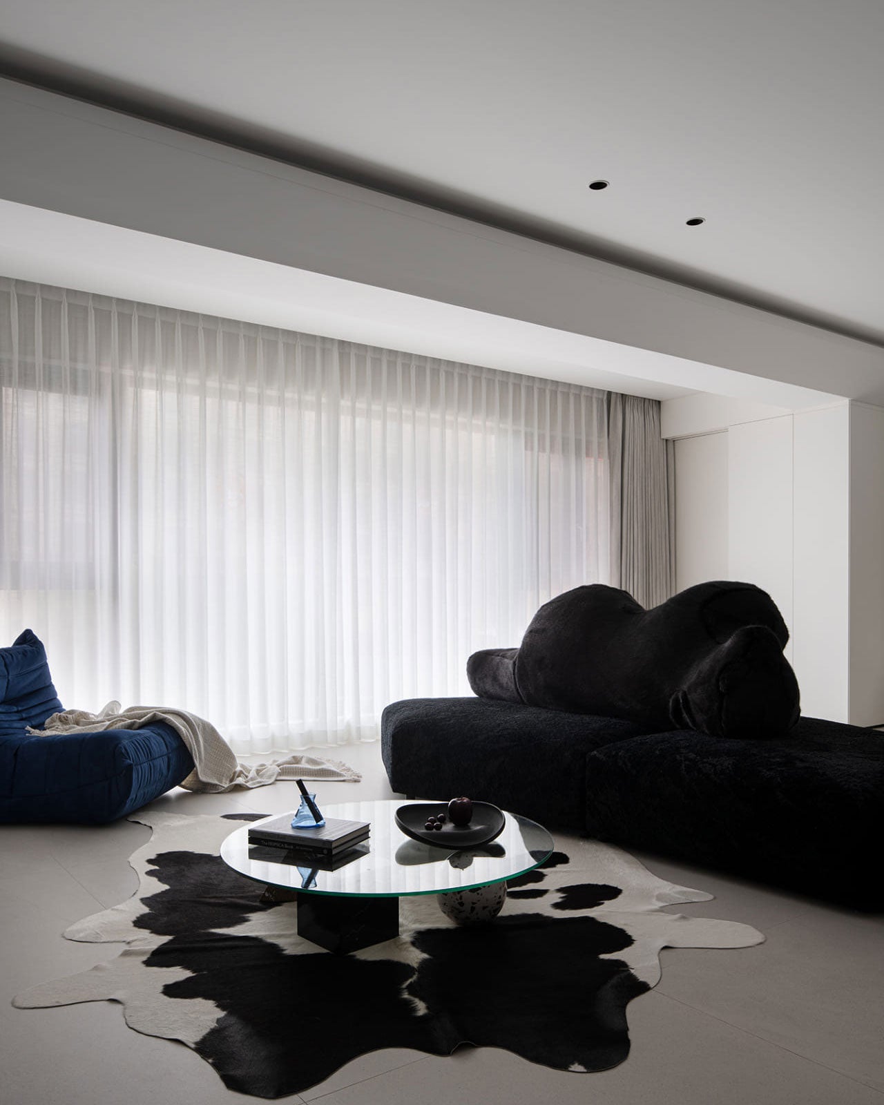 Black Polar Bear Fabric Sofa: A Bold Statement in Modern Home Design