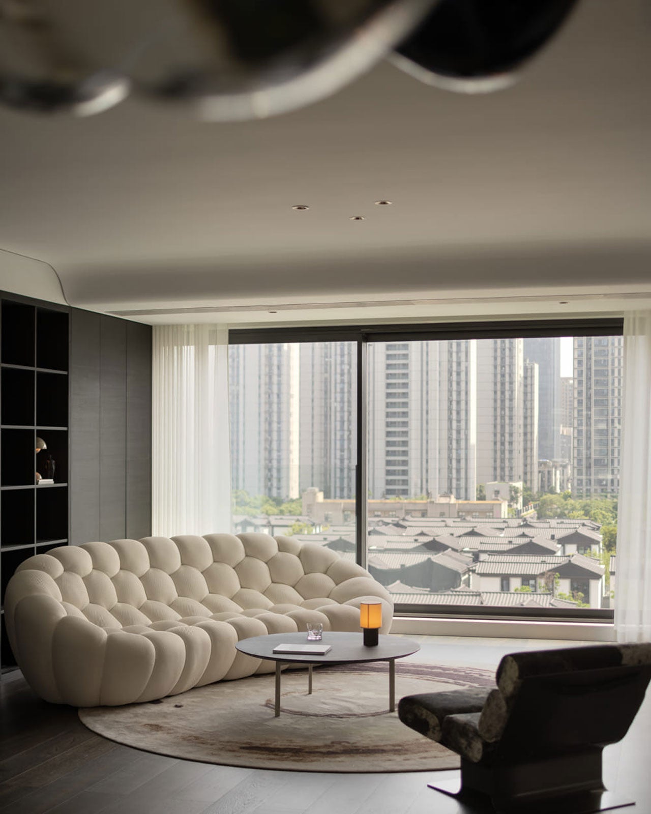 Artistic Home Design: The White Bubble Sofa