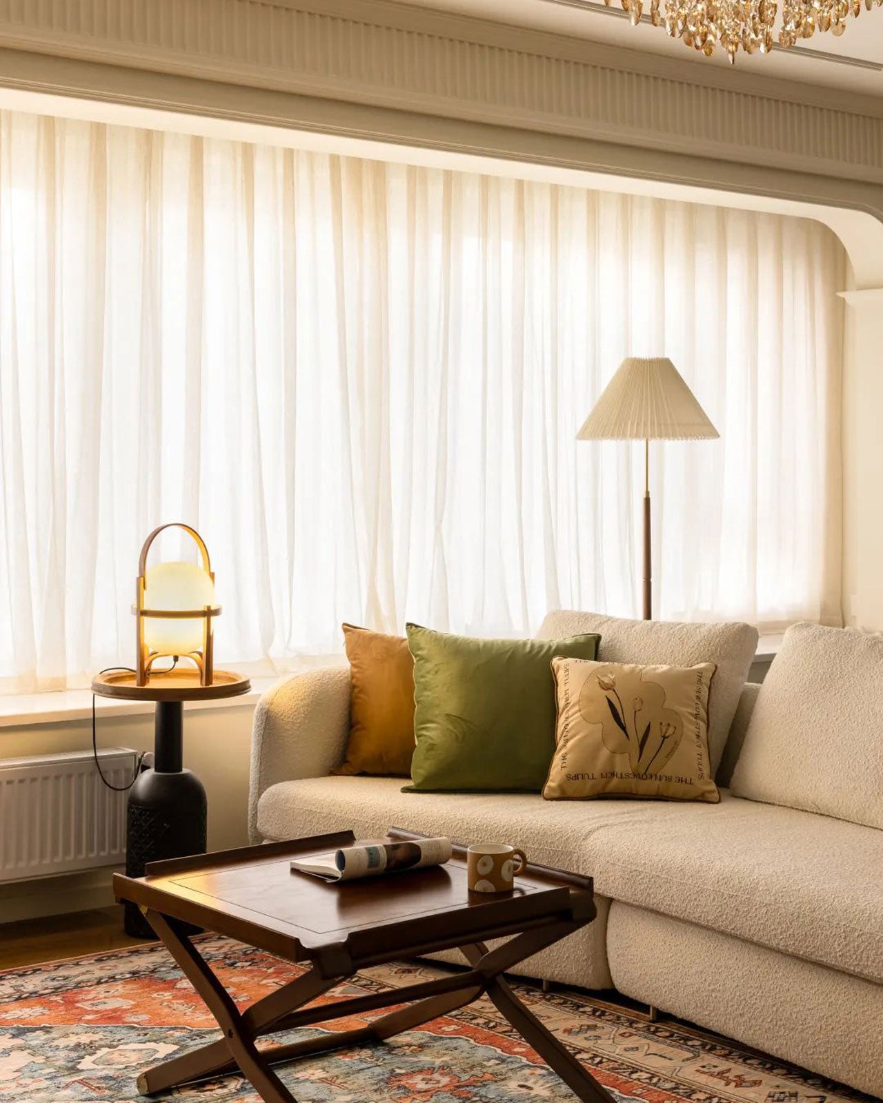 Creating a Cream Style Home: The Core Charm of the White Fabric Sofa