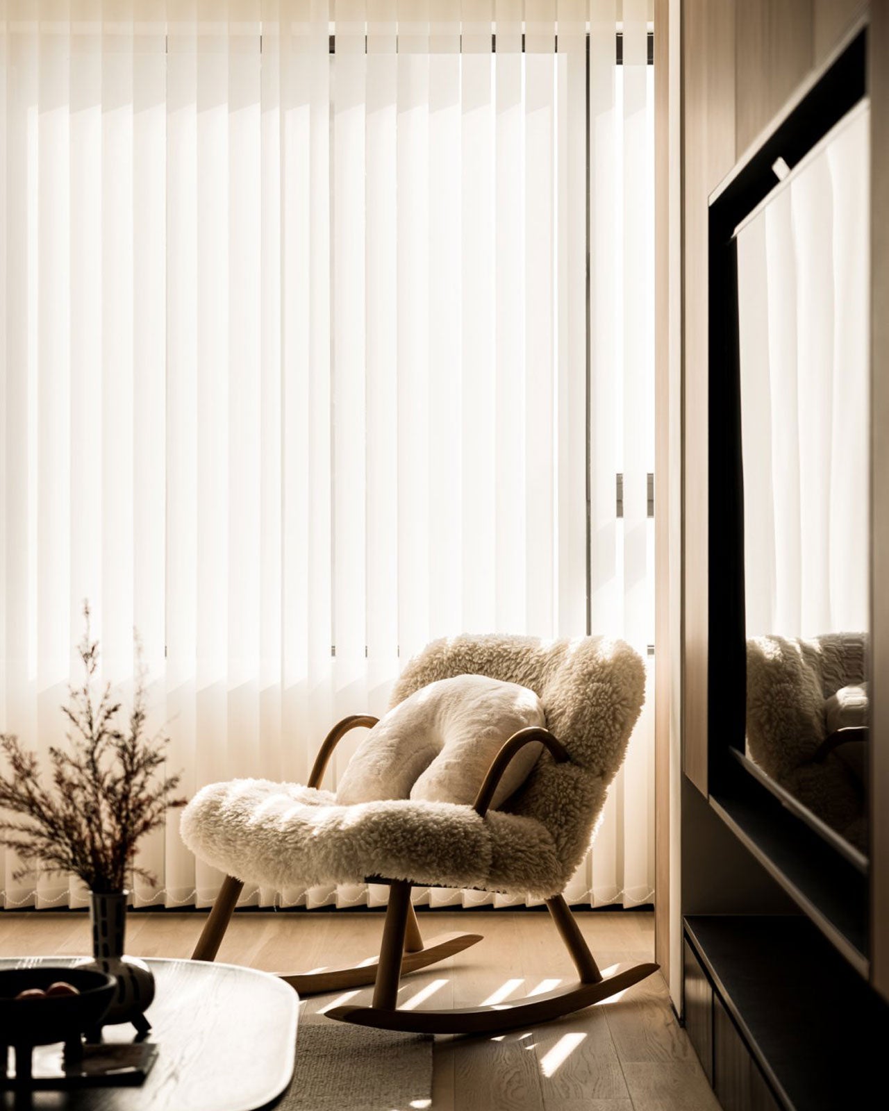 Cozy Home with Wooden Wool Leisure Chair