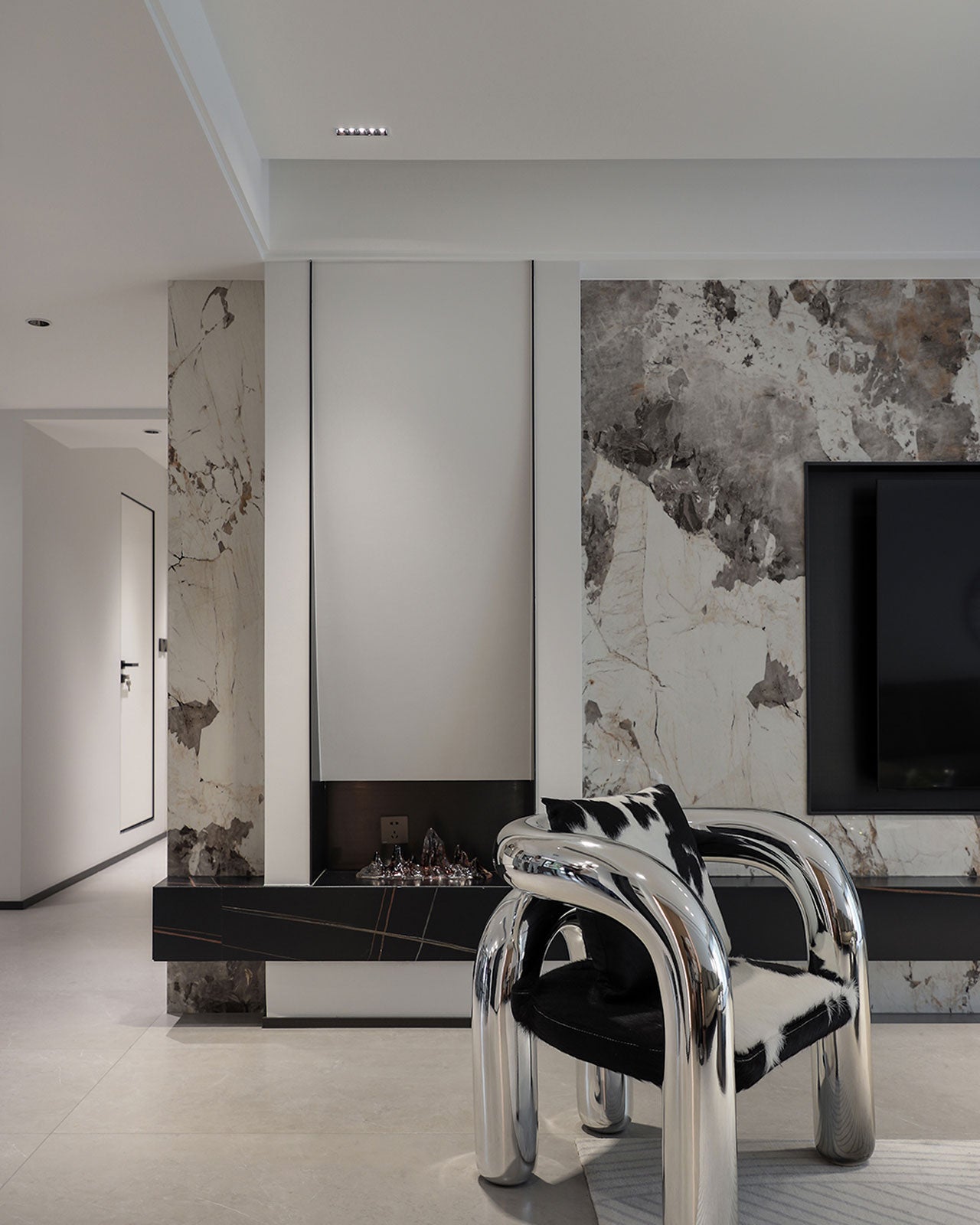 Modern Metal Armchair: Infusing Art into Life